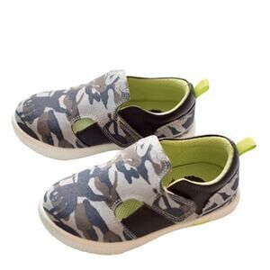 NWT Livie & Luca Hop Sneakers Size 4